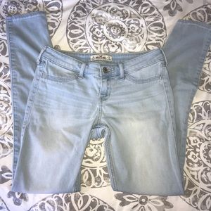 Cute light wash Hollister Jeggings!